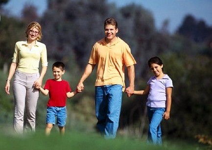 03e Family out for a walk